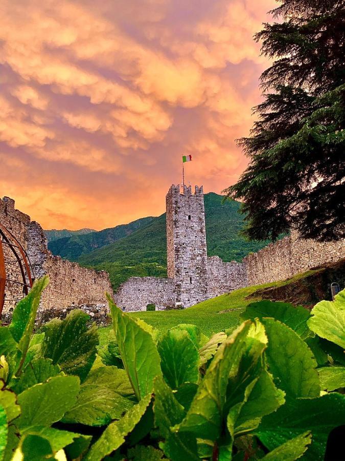 La Casa Sulla Collina Del Castello Βίλα Breno Εξωτερικό φωτογραφία