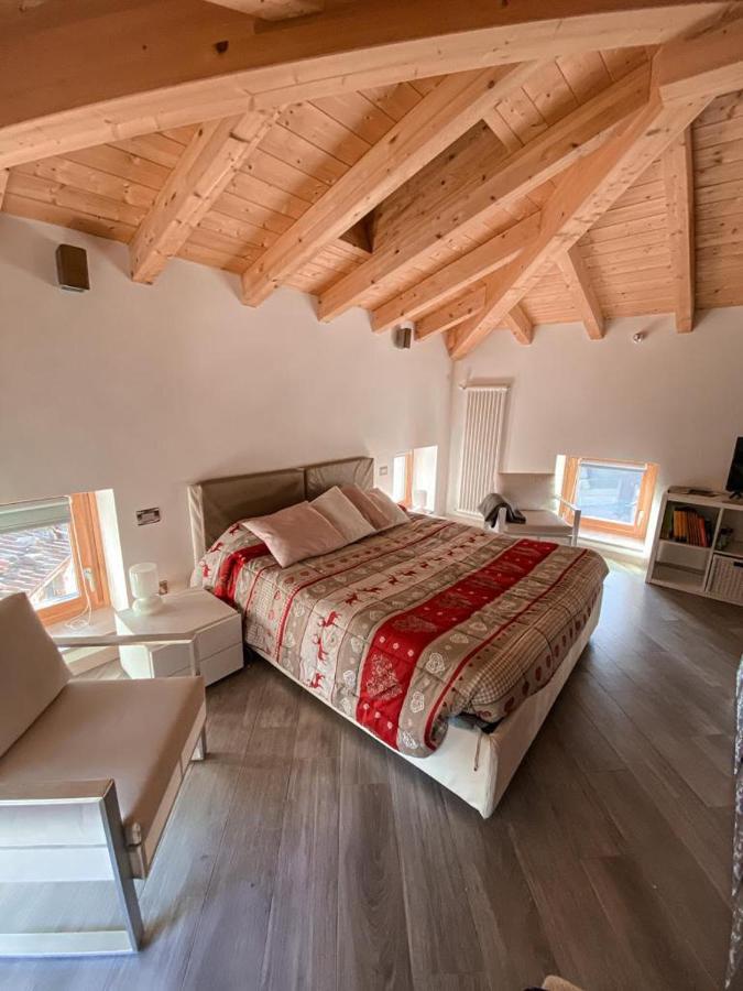La Casa Sulla Collina Del Castello Βίλα Breno Εξωτερικό φωτογραφία