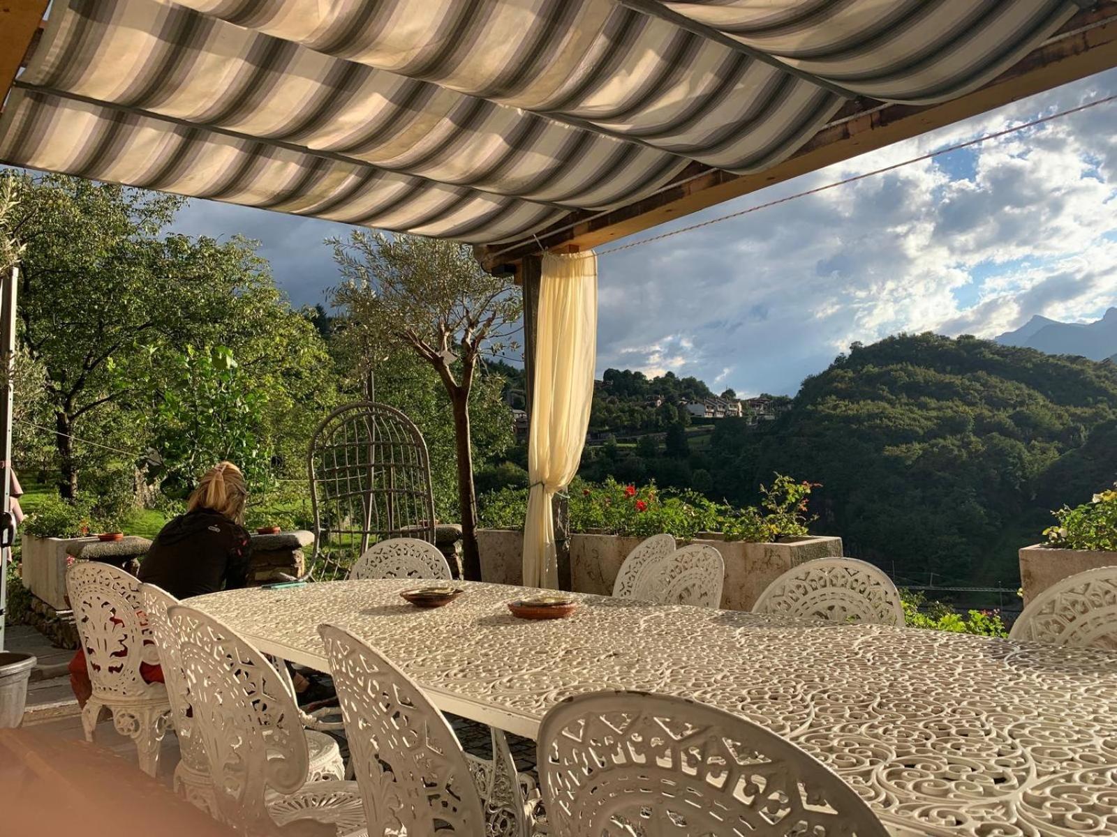 La Casa Sulla Collina Del Castello Βίλα Breno Εξωτερικό φωτογραφία