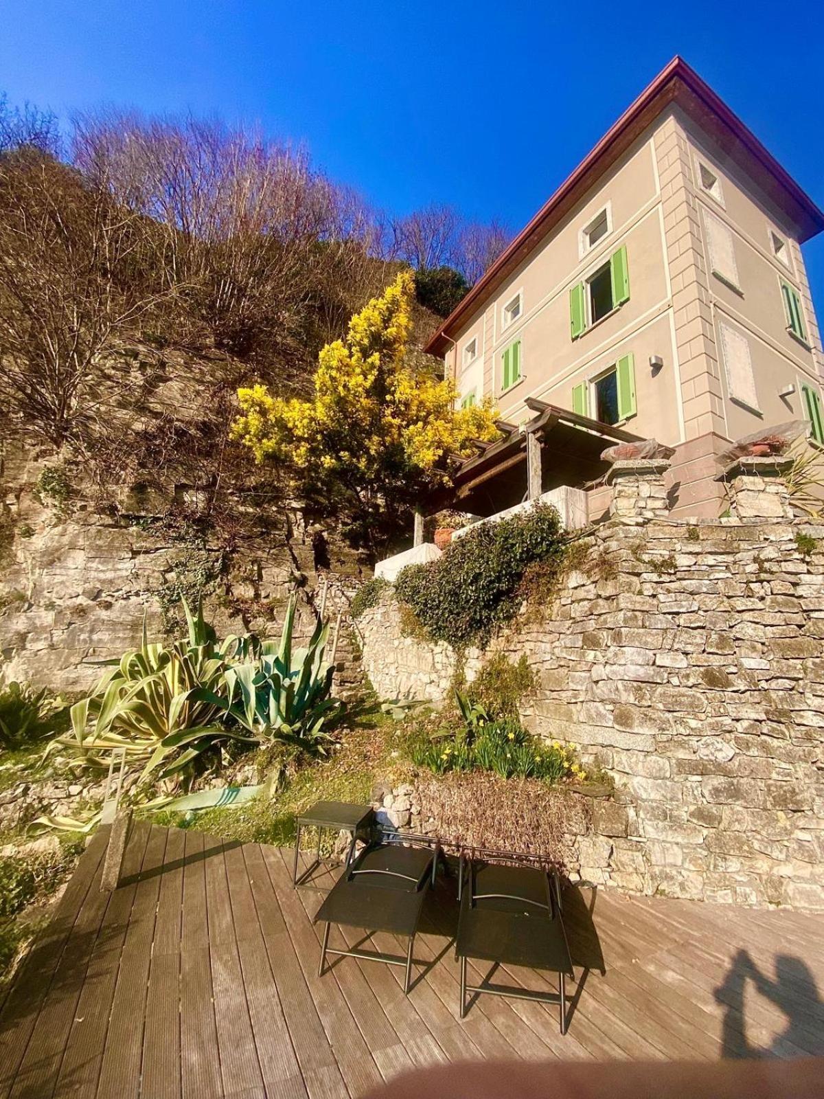 La Casa Sulla Collina Del Castello Βίλα Breno Εξωτερικό φωτογραφία